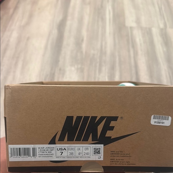 Nike Air Jordan 1 High Green and White Sneakers - Picture 2 of 5